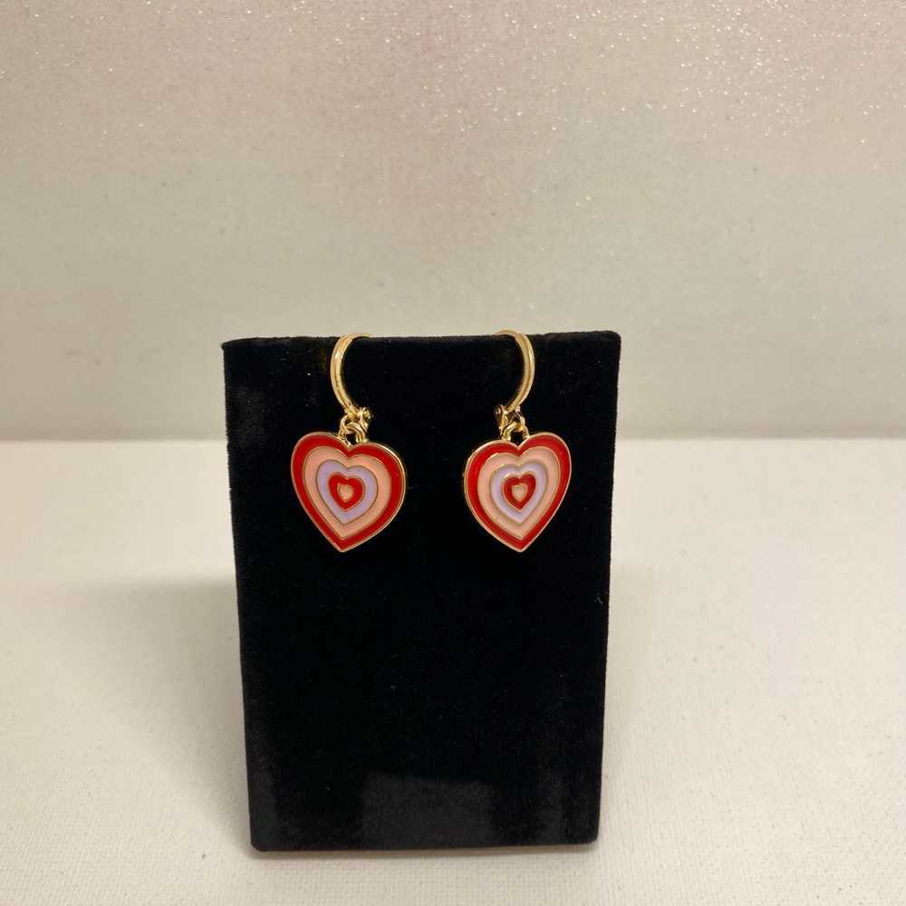Vintage 70s costume heart earrings. - Picture 2 of 2